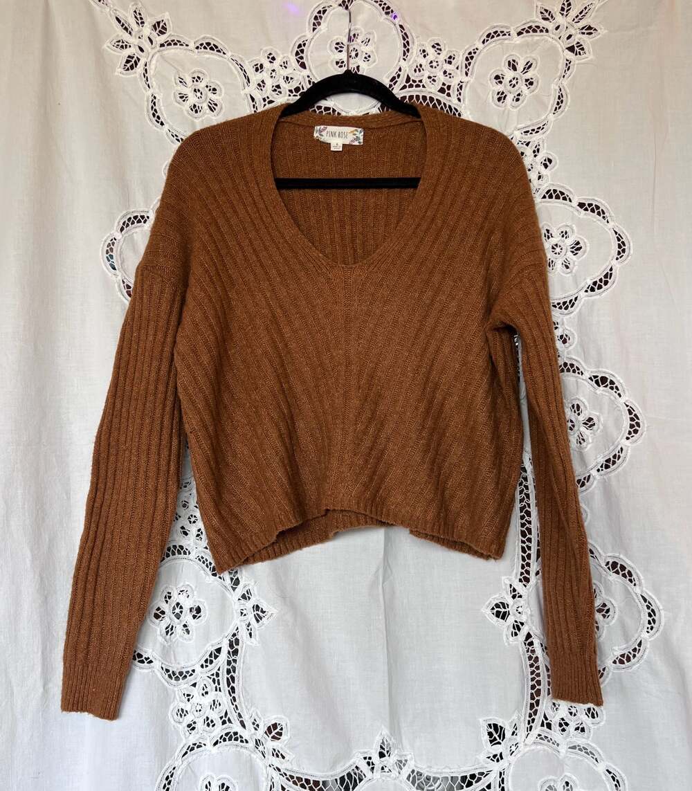 Pink Rose Women's Cropped V-Neck Ribbed Pullover Sweater